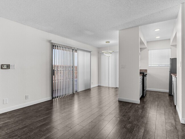 Building Photo - 1168 E 10th St