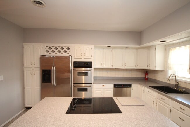 Building Photo - Coming Soon!!  Beautiful, well kept 3 bedr...