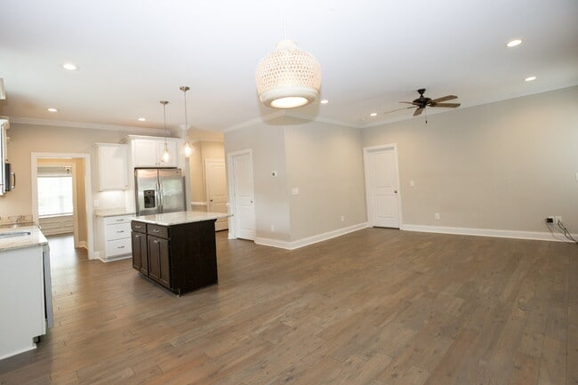 Building Photo - 25 Forrest Dr