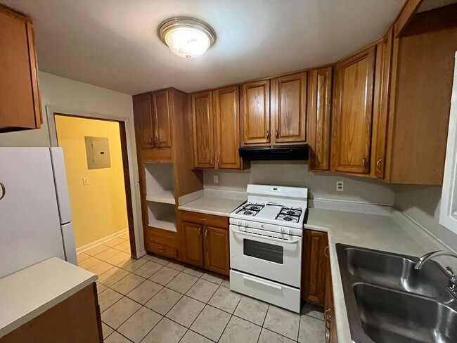 Building Photo - 951 Celia Dr