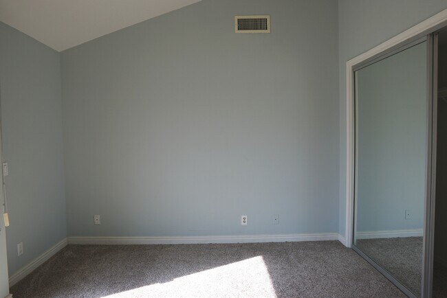 Building Photo - 35106 Mission Hills Dr