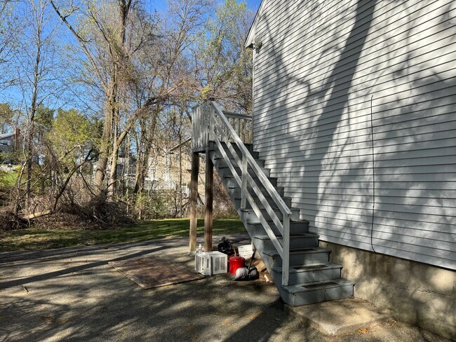 Building Photo - 85 Center St