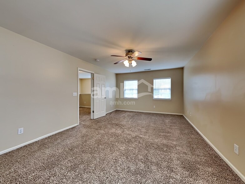 Building Photo - 4999 Ballantine Dr