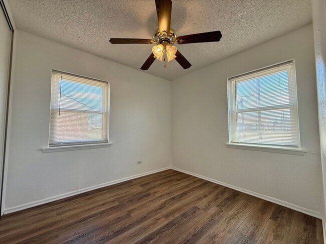 Building Photo - Rental