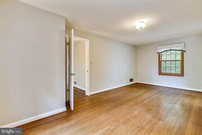 Building Photo - 2325 Highland Ave