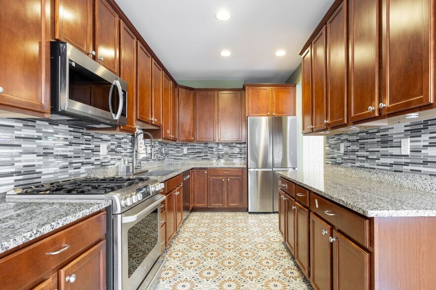 Building Photo - 49 Park Pl Cir