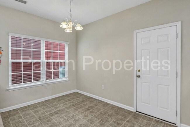 Building Photo - Rosewood Hills Home