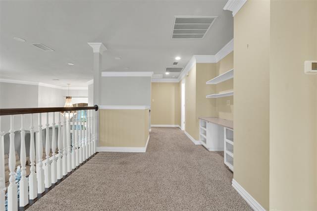 Building Photo - 2202 Southern Oaks Dr