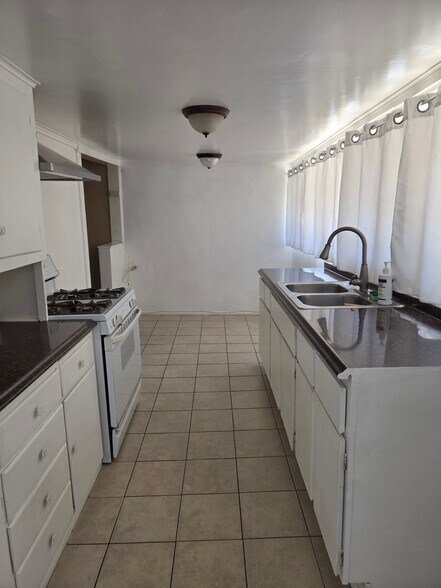 Building Photo - 1308 W Fern Dr