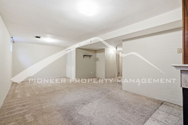 Building Photo - 655 S Xenon Ct