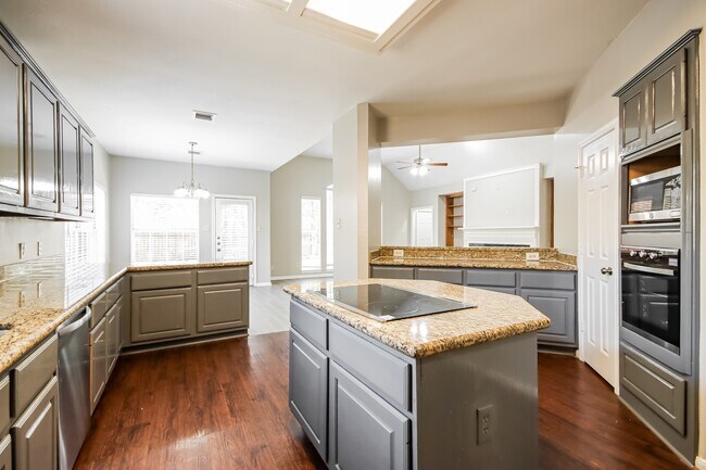 Building Photo - 4030 Echo Mountain Dr