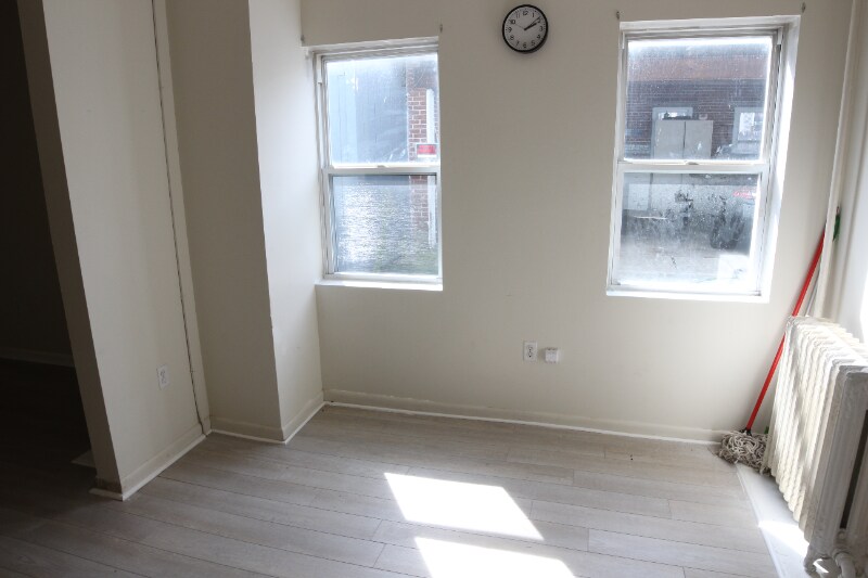 Building Photo - 1135 Oak St