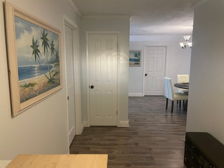 Building Photo - 3115 Marshall Dr