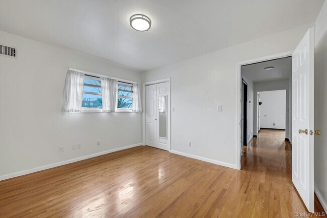 Building Photo - 417 City Island Ave