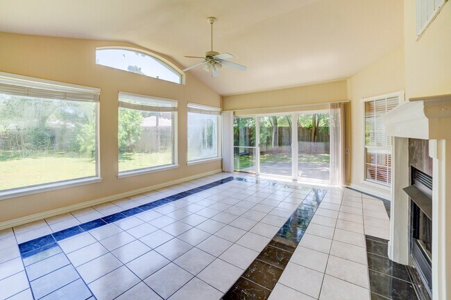 Building Photo - Beautiful home across from Jenks Middle School