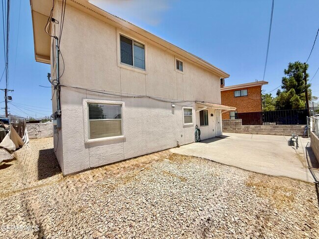 Building Photo - 407 Nichols Rd