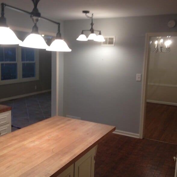 Kitchen Breakfast Nook opens to Sunroom and DR - 4515 West 72nd Terrace