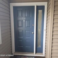 Building Photo - 290 N Main St