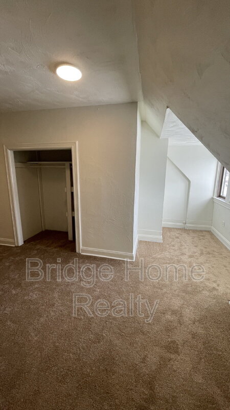 Building Photo - 319 N Balph Ave