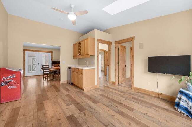 Building Photo - 15632 S Ray Dr