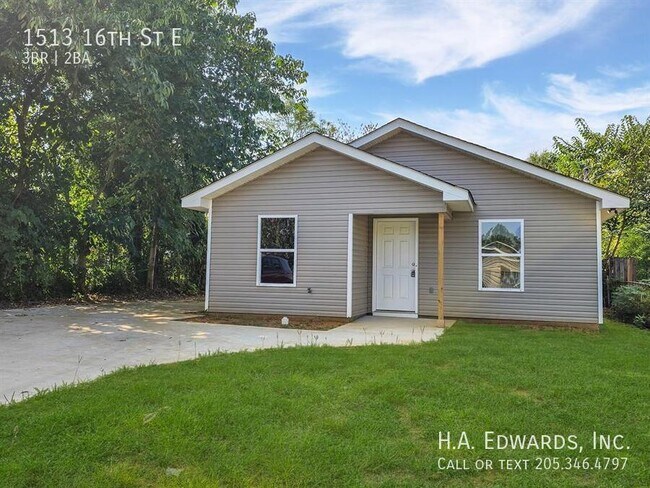Primary Photo - 1513 16th E St