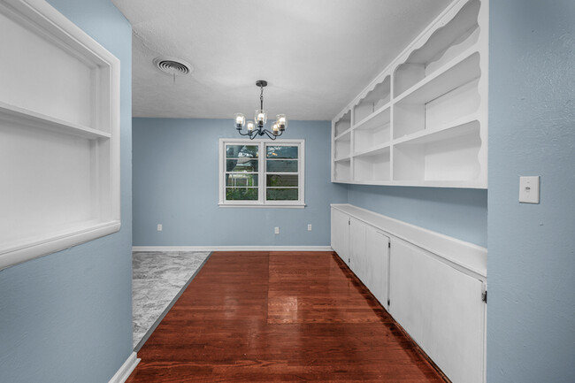 Building Photo - 2411 NW 35th St