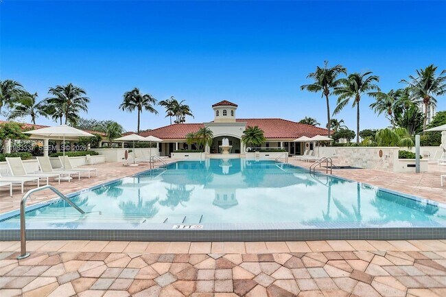 Building Photo - 20000 E Country Club Dr