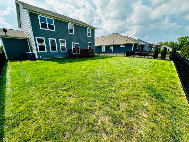 Building Photo - 10553 Stableview Dr