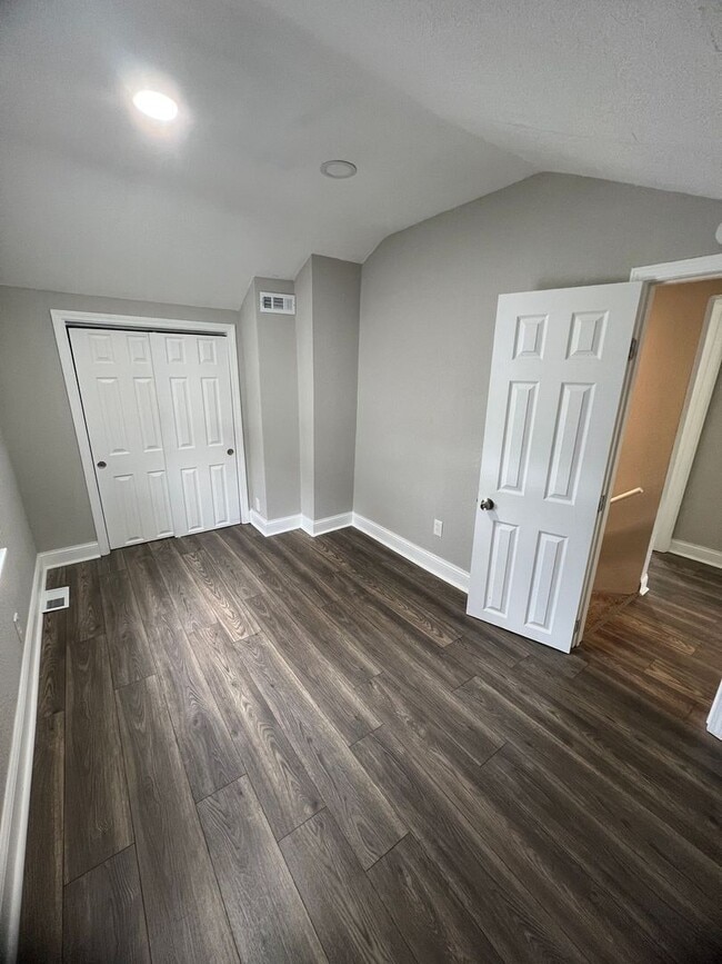 Building Photo - Modern Comfort Meets Convenience in This 4-Bed KC Home!
