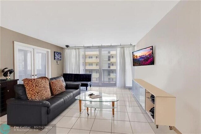 Building Photo - 3140 S Ocean Dr