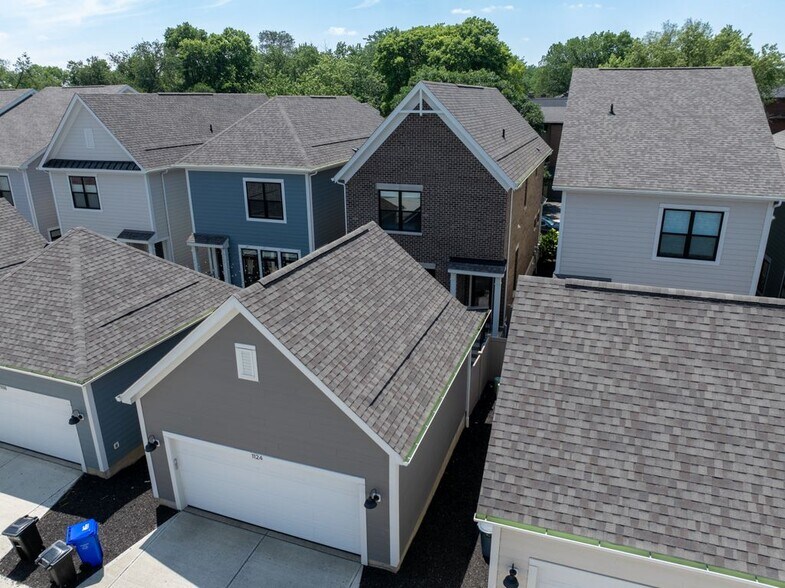 Building Photo - 1124 Edgehill Rd
