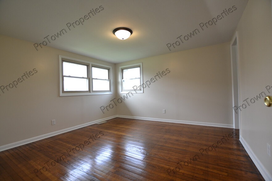 Building Photo - 2417 Essington Rd