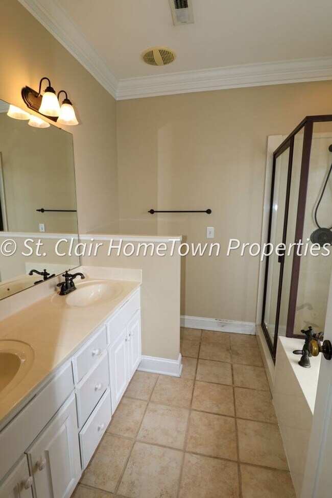 Building Photo - GREAT RENTAL IN FOX HOLLOW SUBDIVISION!