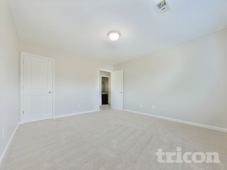 Building Photo - 14 Glenwood Springs Ct