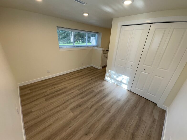 Building Photo - 6120 Strathmore Ln