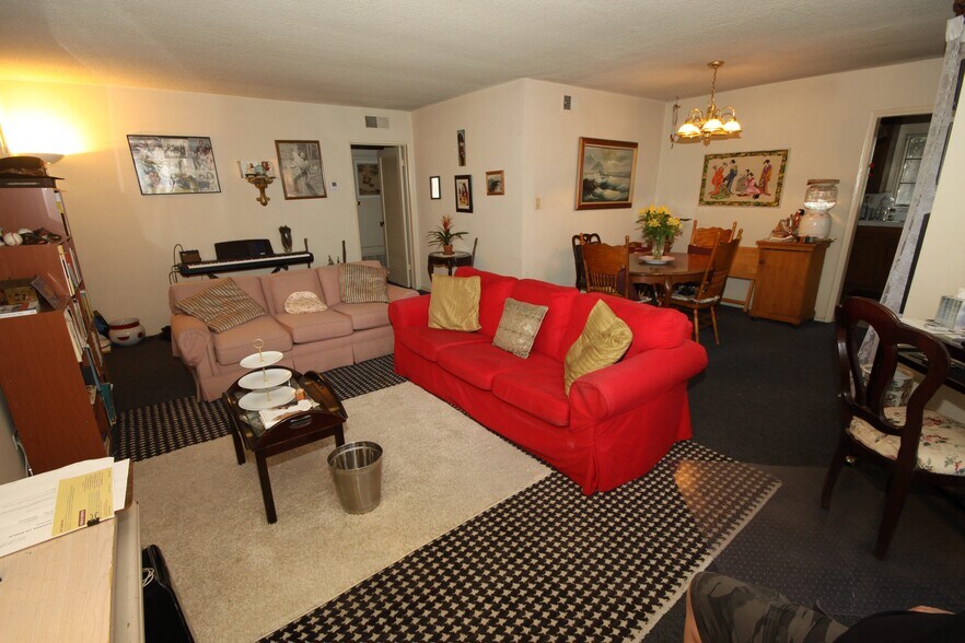 Living Room - 11061 Missouri Ave