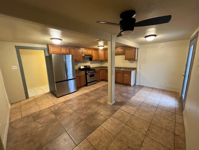 Building Photo - 928 S 7th Ave