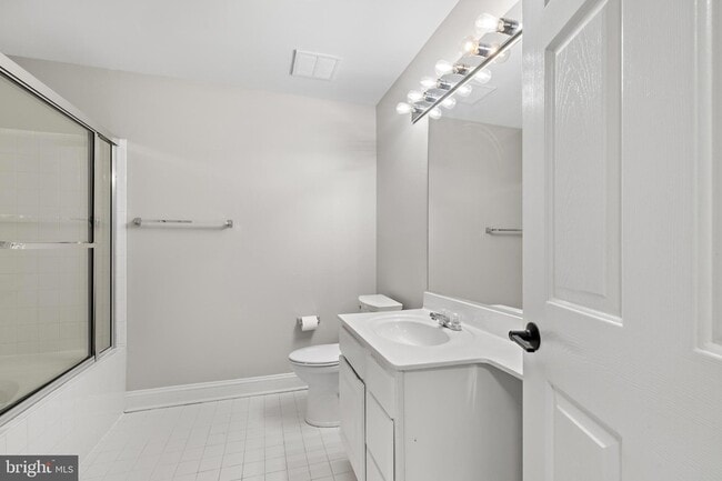 Building Photo - 6520 Lake Park Dr