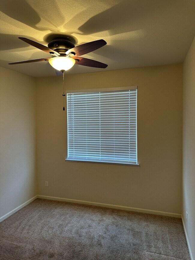 Building Photo - Lathrop 5 Bedroom 3 Bathroom Home