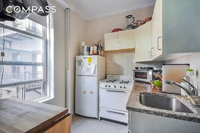 Building Photo - 1273 1st Ave