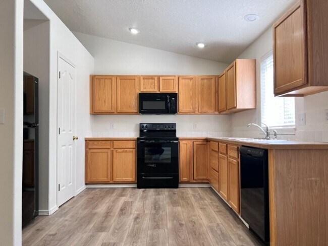 Building Photo - Amazing Home in Mahogany Park