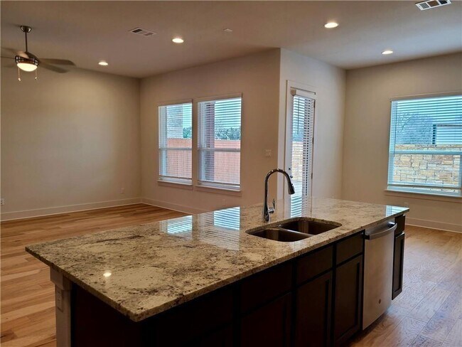 Building Photo - 1265 Summerbrooke Cir