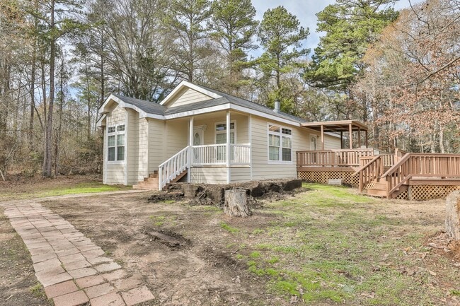 Building Photo - 11784 FM Rd 16