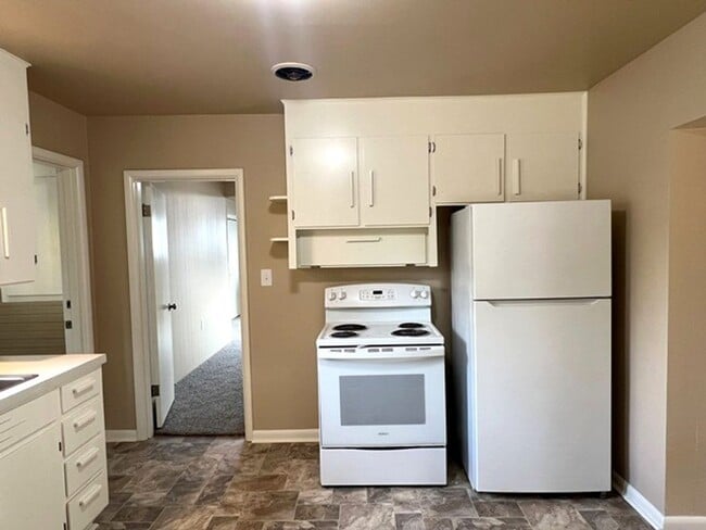 Building Photo - 2Bd/1Ba Single Story House w/ Basement - A...