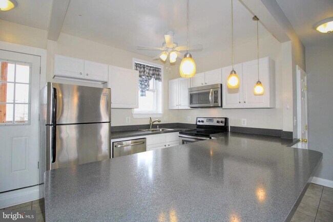 Building Photo - 22 N Market St