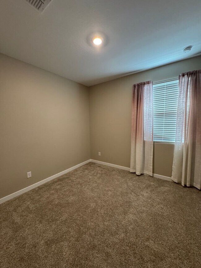 Building Photo - 2048 W Sienna Bouquet Pl