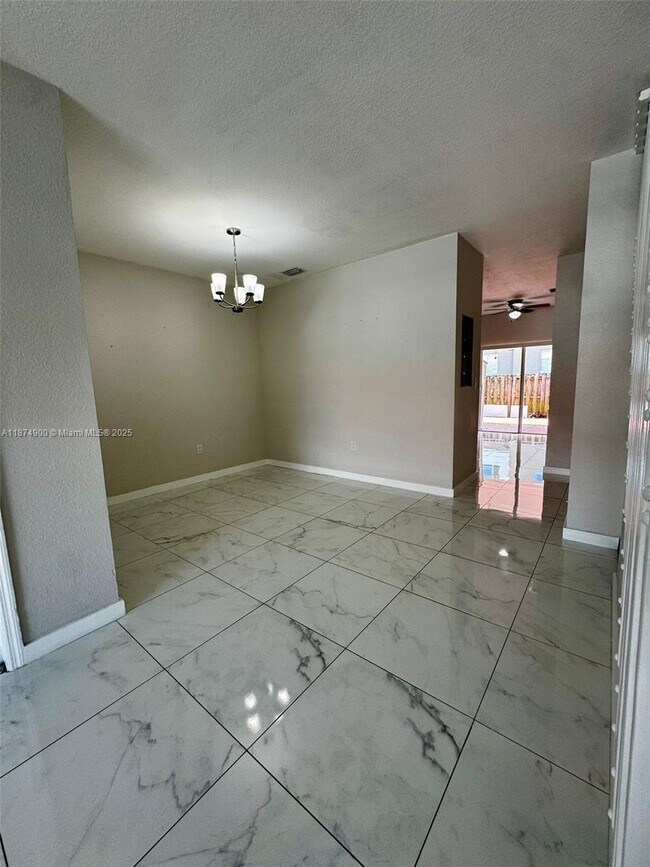 Building Photo - 10968 SW 182nd Ln