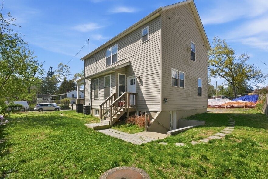 Building Photo - 4722 Branchville Rd