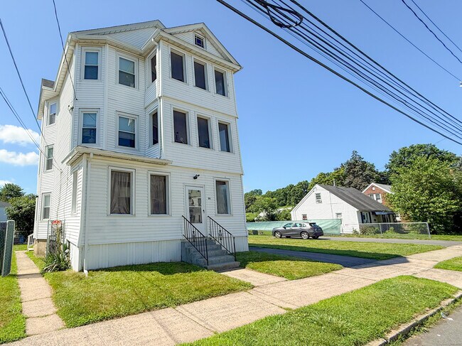 Building Photo - 24 Miller St