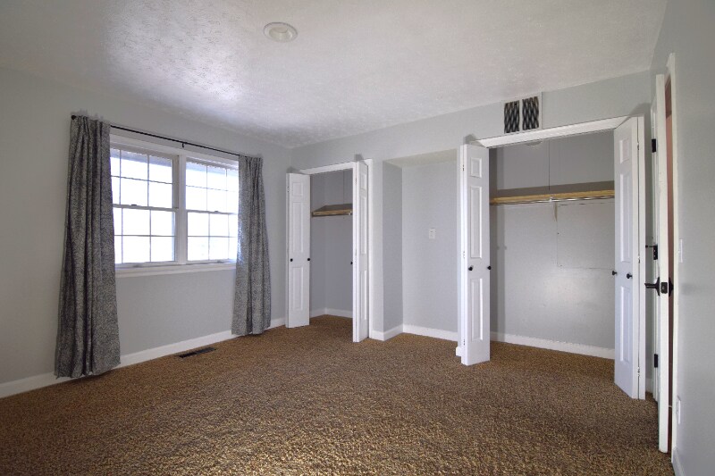 Building Photo - 2105 S 150 W